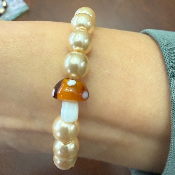 Anthropologie Pearl and Mushroom Beaded Charm Bracelet!!🔥🔥🔥 - Picture 2 of 16